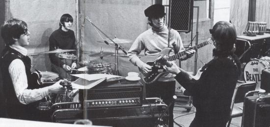 revolver_all_four_beatles_in_the_studio