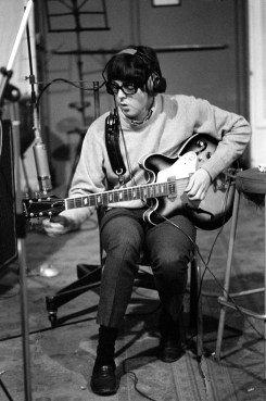 revolver_paul_mccartney_in_his_specs
